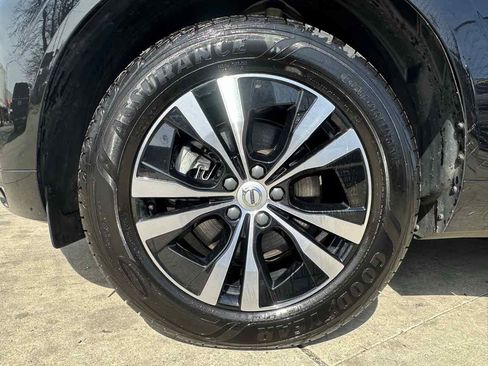 Used 2023 Volvo XC60 B5 Core image 9