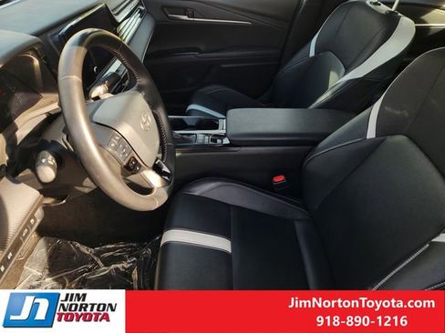 Used 2025 Toyota Camry SE image 15