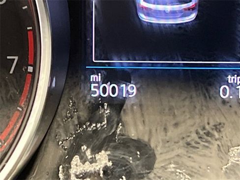 Used 2021 Volkswagen Tiguan SE w/ Panoramic Sunroof Package image 23