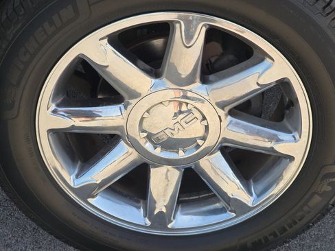 Used 2009 GMC Yukon XL Denali AWD/4WD image 3