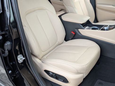 Used 2025 Jeep Grand Cherokee Limited image 21