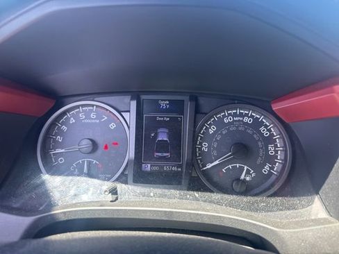 Used 2019 Toyota Tacoma TRD Sport AWD/4WD image 10