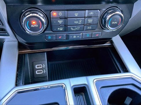 Used 2020 Ford F150 Lariat image 16