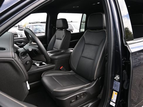 Used 2023 GMC Yukon XL SLT w/ SLT Luxury Package AWD/4WD image 18