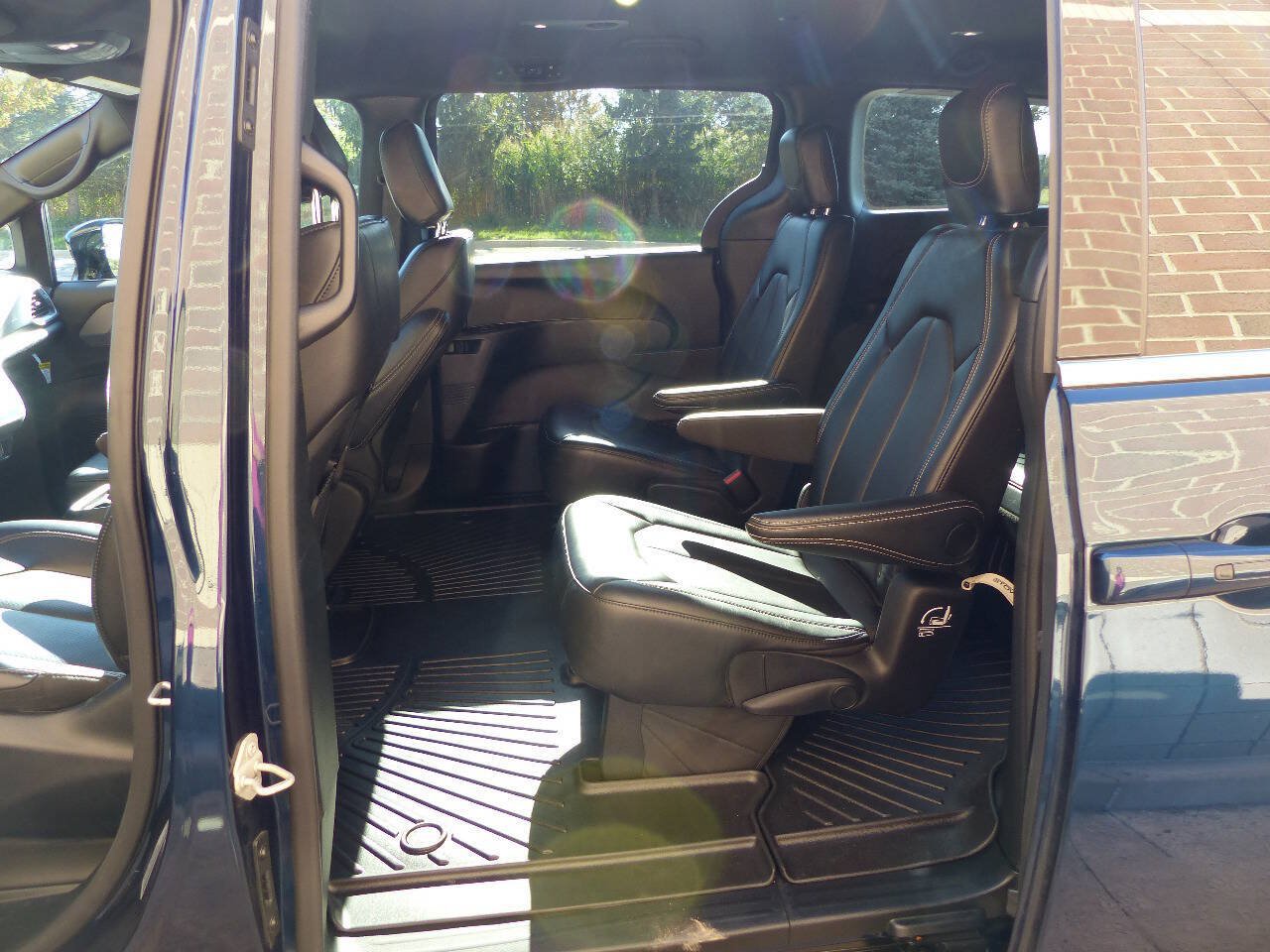 Used 2025 Chrysler Pacifica Select FWD image 27