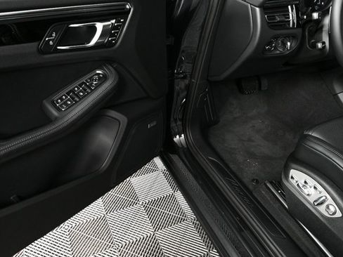 New 2026 Porsche Macan image 8