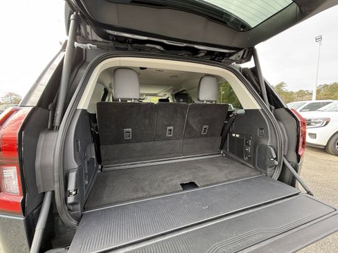 Used 2025 Ford Expedition Active image 32