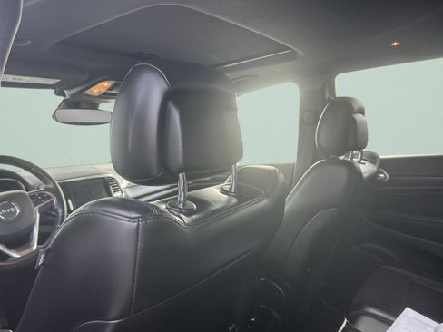 Used 2022 Jeep Grand Cherokee Laredo X image 16