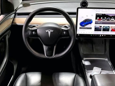 Used 2024 Tesla Model Y Long Range image 5