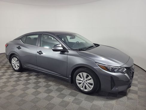 Used 2025 Nissan Sentra S FWD image 11
