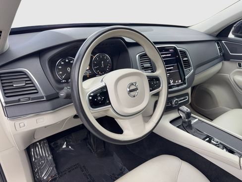 Used 2020 Volvo XC90 T5 Momentum w/ Protection Package Premier FWD image 18
