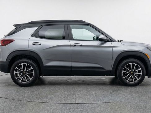 Used 2025 Chevrolet TrailBlazer LT image 11