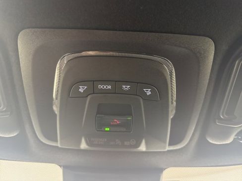 Used 2025 Toyota Corolla SE image 14