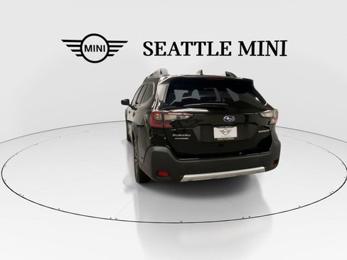 Used 2025 Subaru Outback Limited AWD/4WD image 9