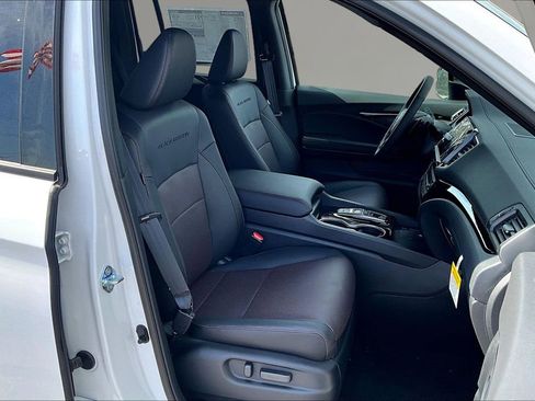 New 2026 Honda Ridgeline Black Edition image 10