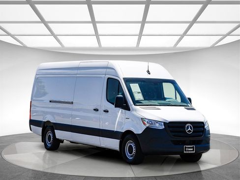 Used 2024 Mercedes-Benz eSprinter 170 Cargo image 5