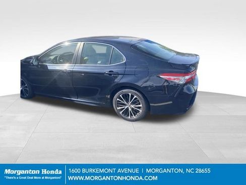 Used 2018 Toyota Camry SE w/ Moonroof Package FWD image 5