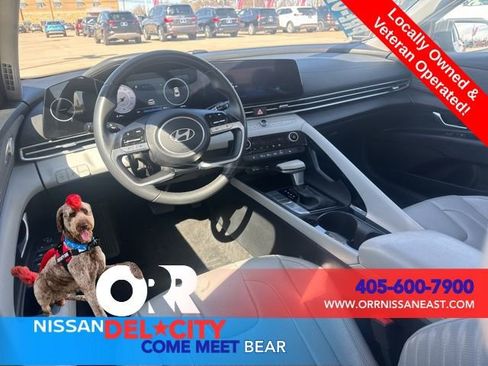 Used 2025 Hyundai Elantra Limited FWD image 12