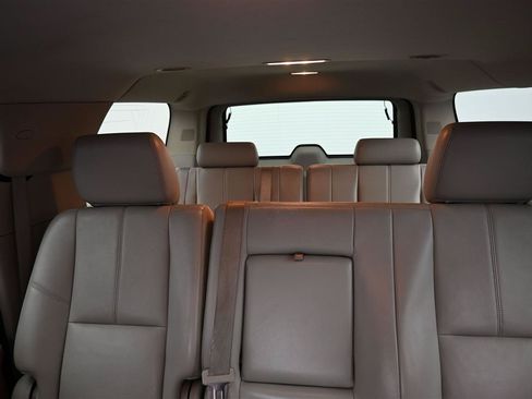 Used 2013 Chevrolet Suburban LT RWD image 13