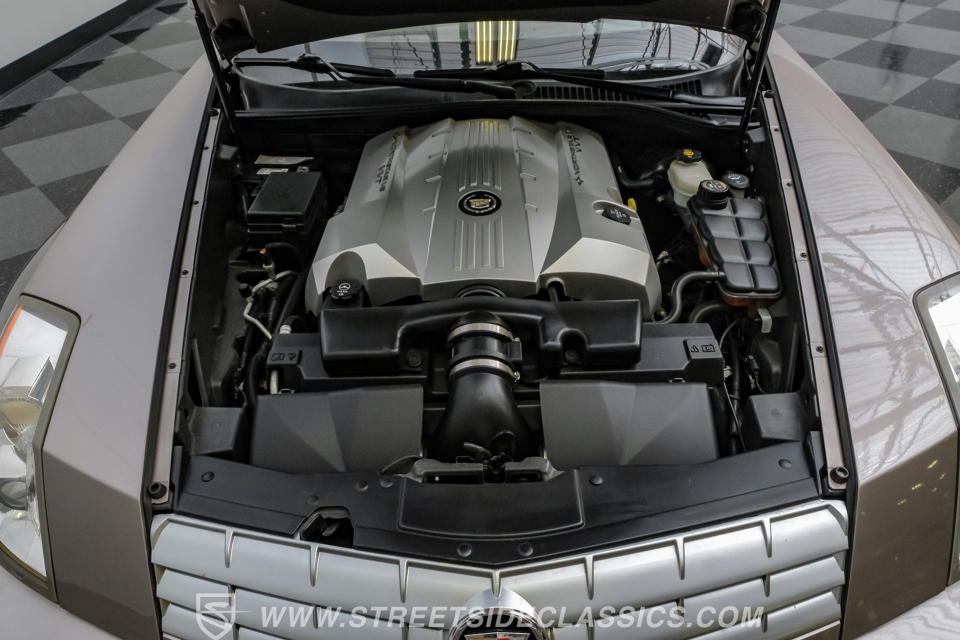 Used 2005 Cadillac XLR RWD image 38