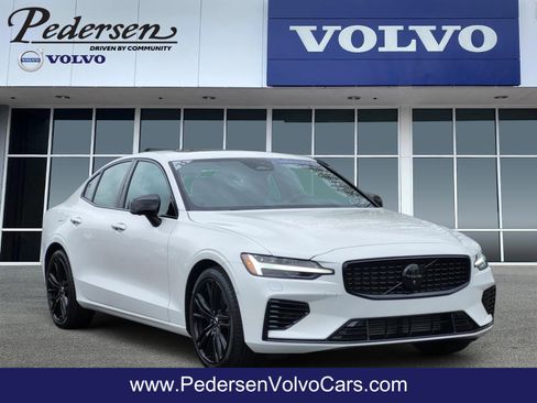 Certified 2025 Volvo S60 T8 Ultra AWD/4WD image 1