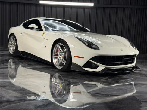 Used 2015 Ferrari F12 Berlinetta RWD image 12