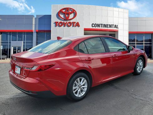 Certified 2025 Toyota Camry LE image 5