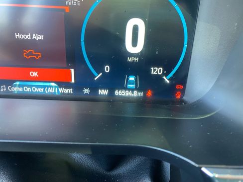 Used 2022 Ford F150 Lariat w/ Equipment Group 502A High image 11