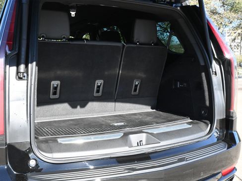 Used 2024 Cadillac Escalade Premium Luxury image 24