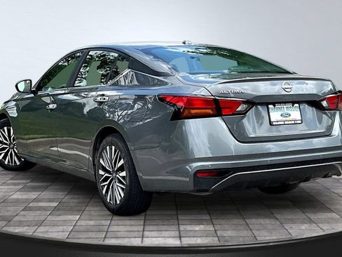 Used 2025 Nissan Altima 2.5 SV FWD image 4