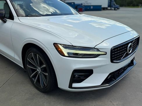 Used 2021 Volvo S60 T5 Momentum FWD image 5
