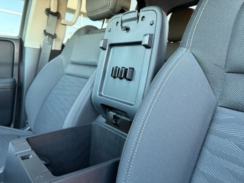 Used 2022 Nissan Frontier SV image 15