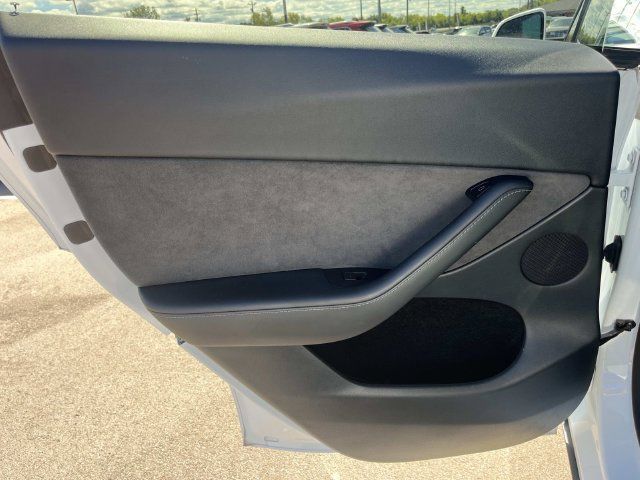 Used 2022 Tesla Model Y Performance AWD/4WD image 19
