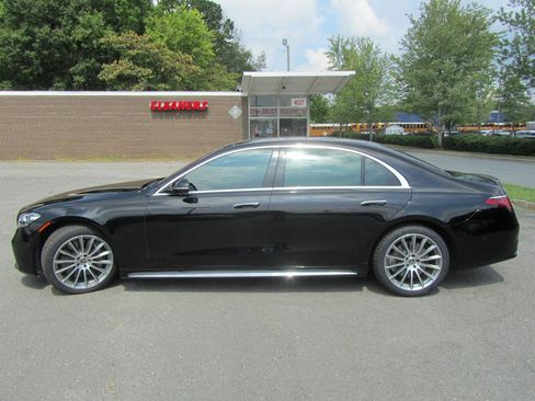 Used 2022 Mercedes-Benz S 580 4MATIC Sedan w/ AMG Line Package image 7
