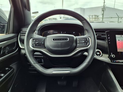Used 2024 Jeep Wagoneer Series II w/ Flexible Seating Group RWD image 14