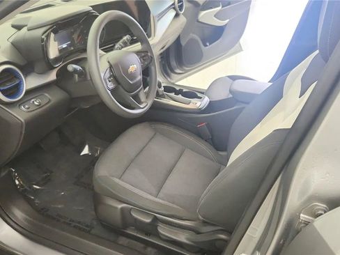 Used 2025 Chevrolet Trax LS w/ Driver Confidence Package FWD image 21