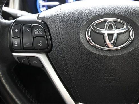 Used 2017 Toyota Highlander Limited image 29