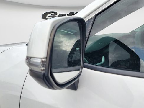 Used 2020 Toyota RAV4 XLE FWD image 5