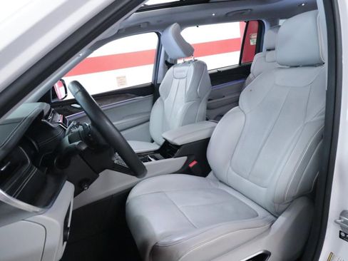 Used 2021 Jeep Grand Cherokee L Overland w/ Advanced Protech Group III RWD image 10