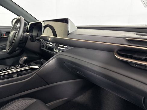 Certified 2025 Toyota Crown AWD/4WD image 41