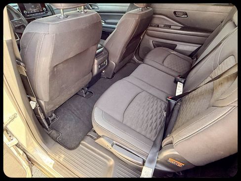 Used 2024 Nissan Pathfinder S FWD image 17