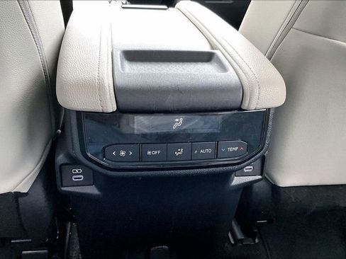 Certified 2025 Toyota Grand Highlander FWD image 10