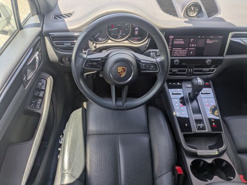 Used 2022 Porsche Macan AWD/4WD image 16