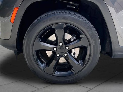 Used 2023 Jeep Grand Cherokee Altitude image 11