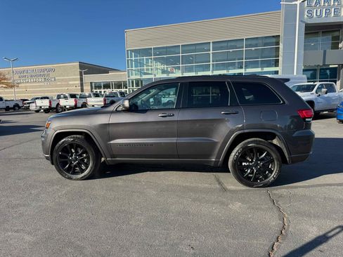 Used 2021 Jeep Grand Cherokee Laredo X image 3