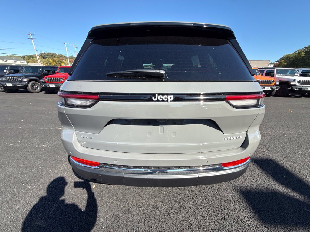 New 2027 Jeep Grand Cherokee Laredo X AWD/4WD image 4