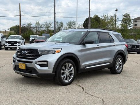 Certified 2023 Ford Explorer XLT w/ Equipment Group 202A AWD/4WD image 10