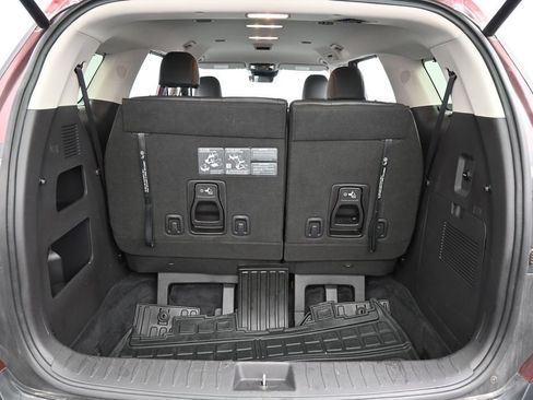 Used 2025 Kia Carnival EX FWD image 23