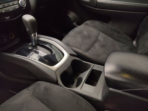 Used 2014 Nissan Rogue SV image 26