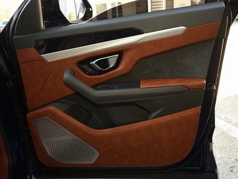 Used 2019 Lamborghini Urus image 29